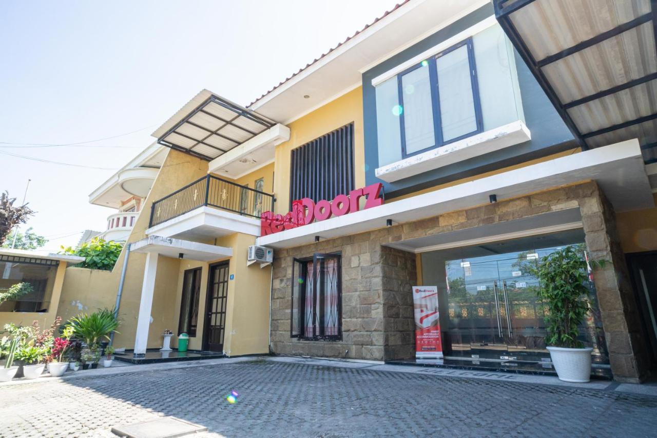 Reddoorz Syariah Near Marvel City Mall 2 Сурабая Екстер'єр фото