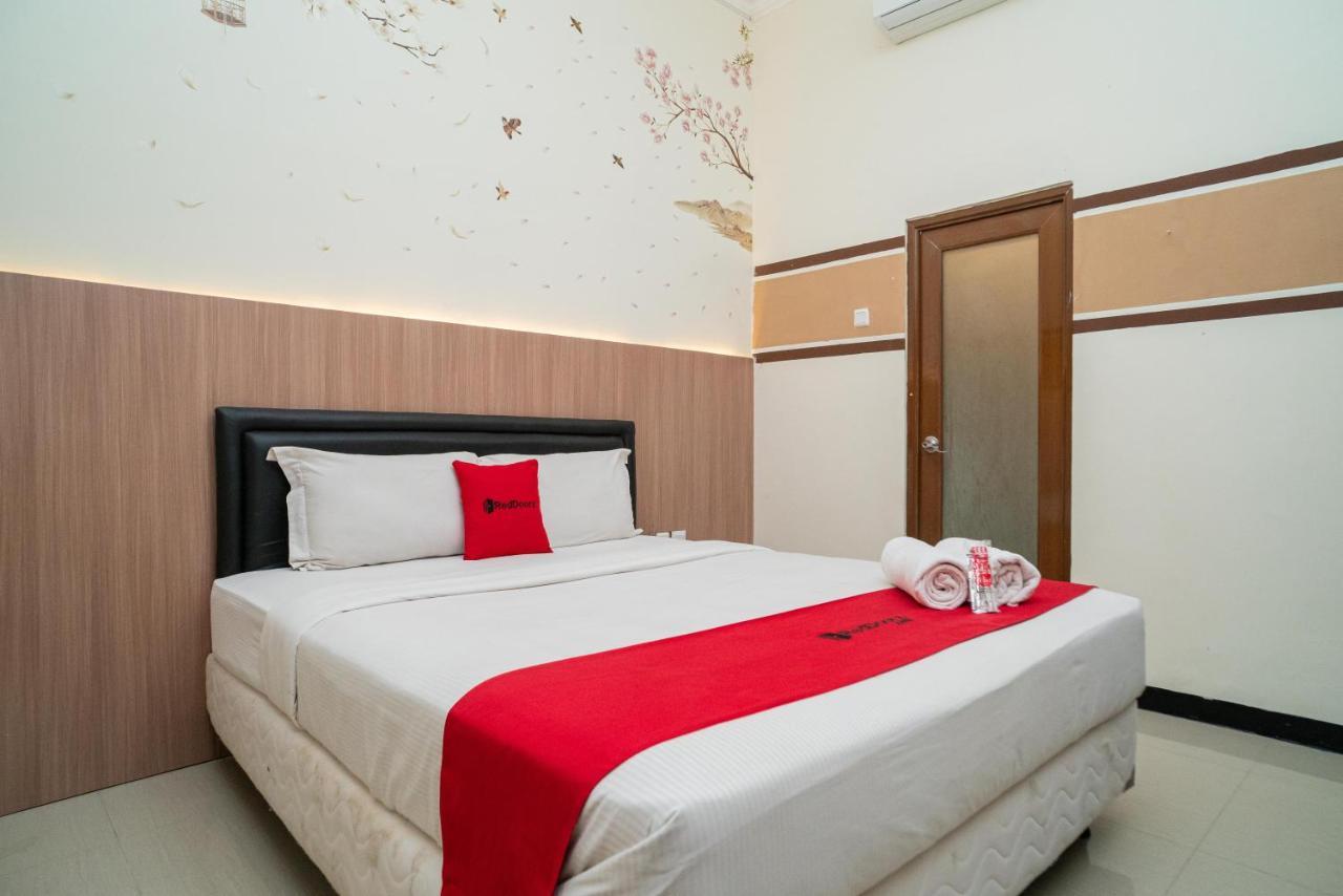 Reddoorz Syariah Near Marvel City Mall 2 Сурабая Екстер'єр фото