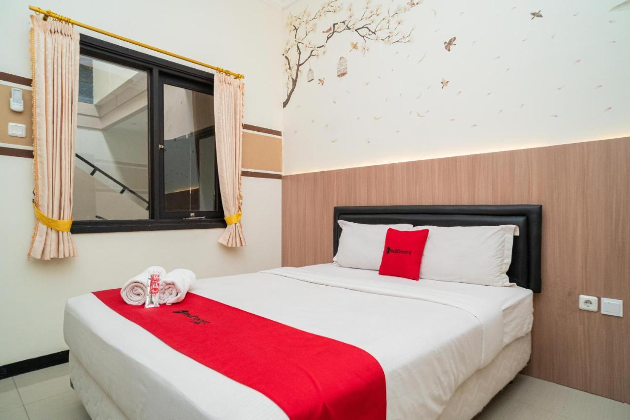 Reddoorz Syariah Near Marvel City Mall 2 Сурабая Екстер'єр фото